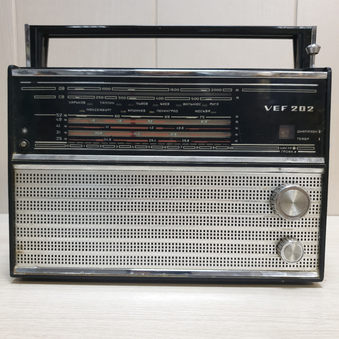 Радиоприёмник VEF 202, СССР. . Картинка 1